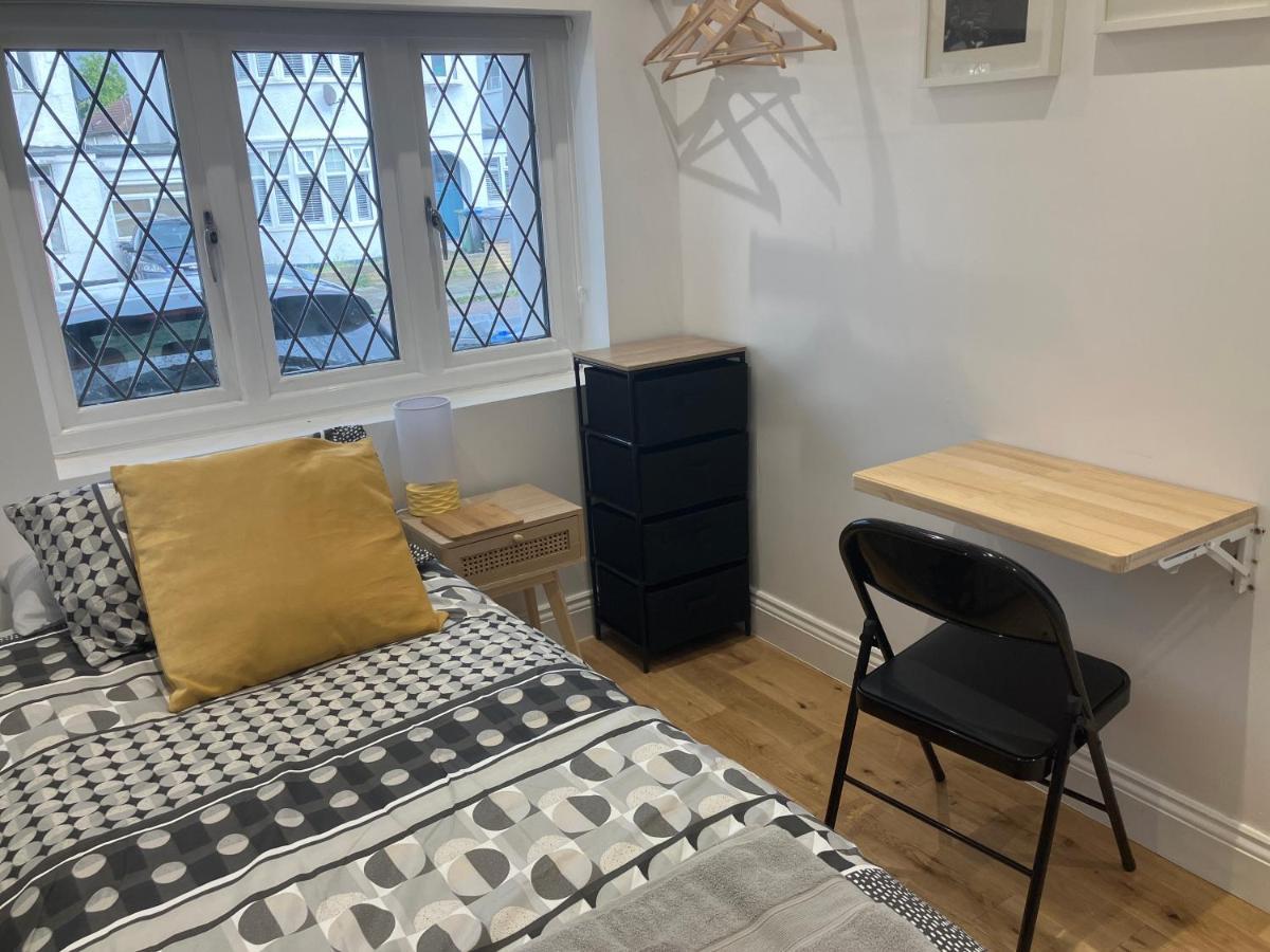 Lägenhet Cosy Self Contained With Private Bathroom 10 Mins To Wembley Stadium *