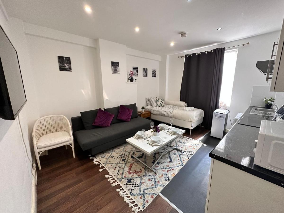 Appartamento Central 1-bedroom Cozy Budget Apartment, Edgware Road Londra