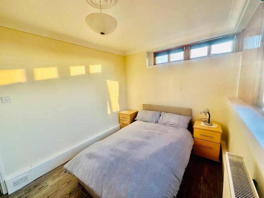 3 Bed Sky Se15 Peckham * Londen