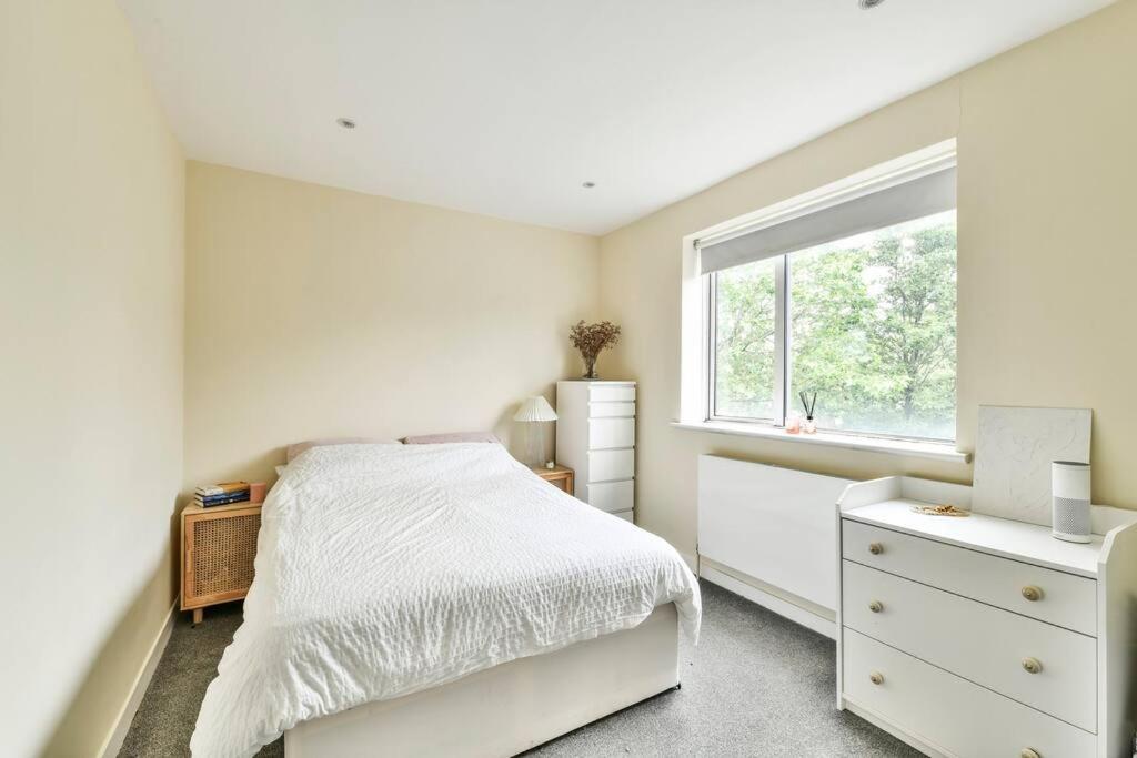 Ladbroke Grove - 2 Bed Near Portobello & Golborne Road Lägenhet