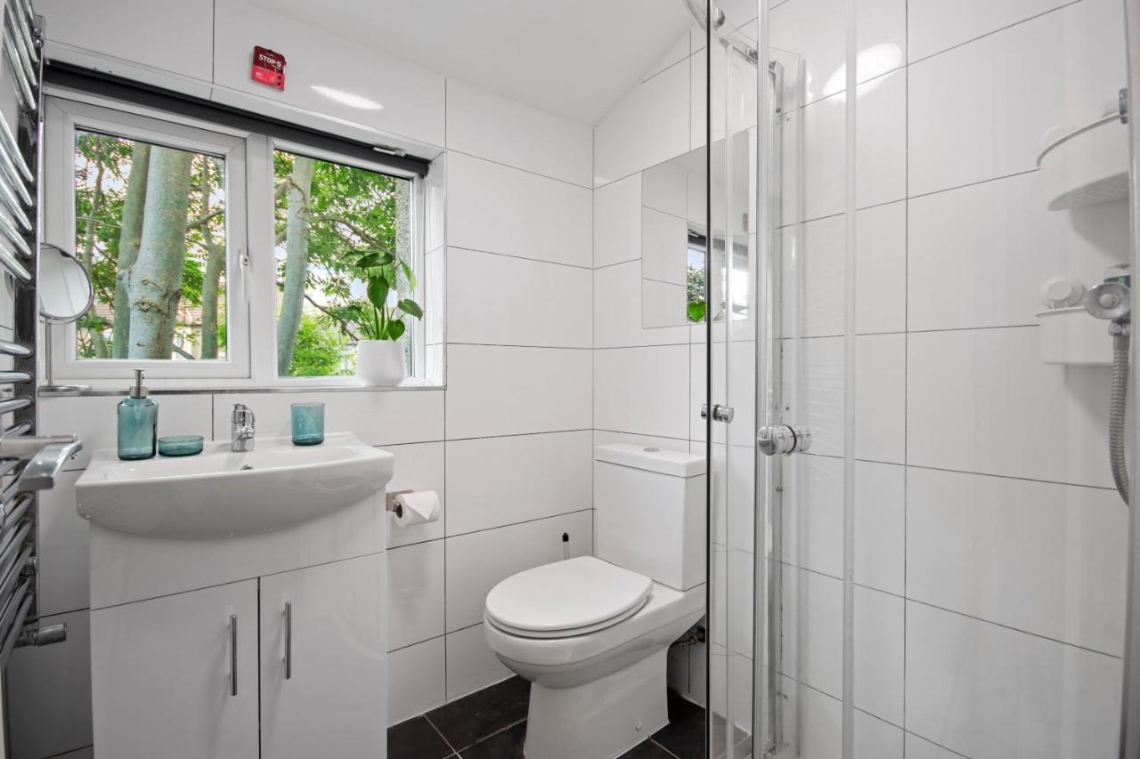 Modern 2 Bed East By Rebby Sleeps 5 Near Canning Town Station Lägenhet