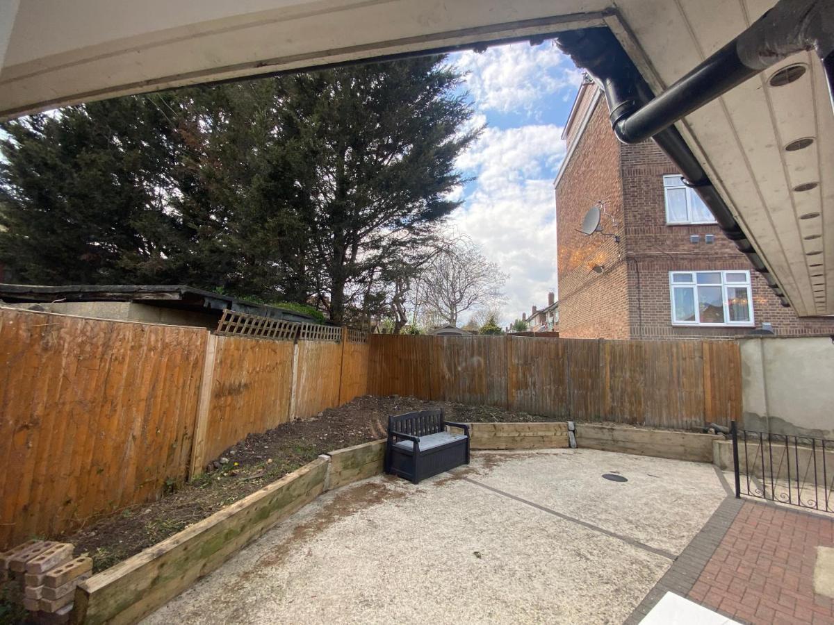 Private House With Free Park For Group Near Wembley Station *