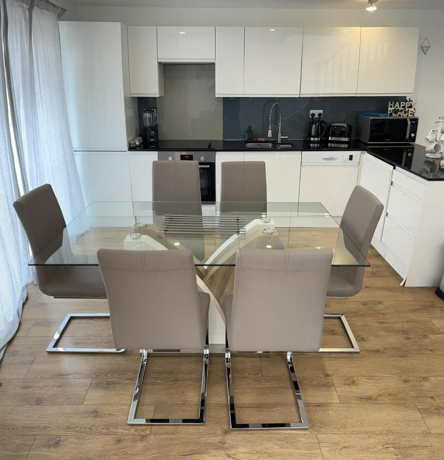 Four Bedroom Brixton * London