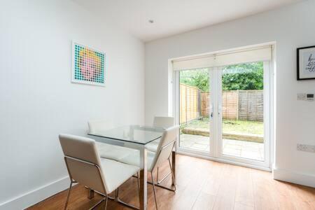 Leilighet Flat With Garden Wpra London