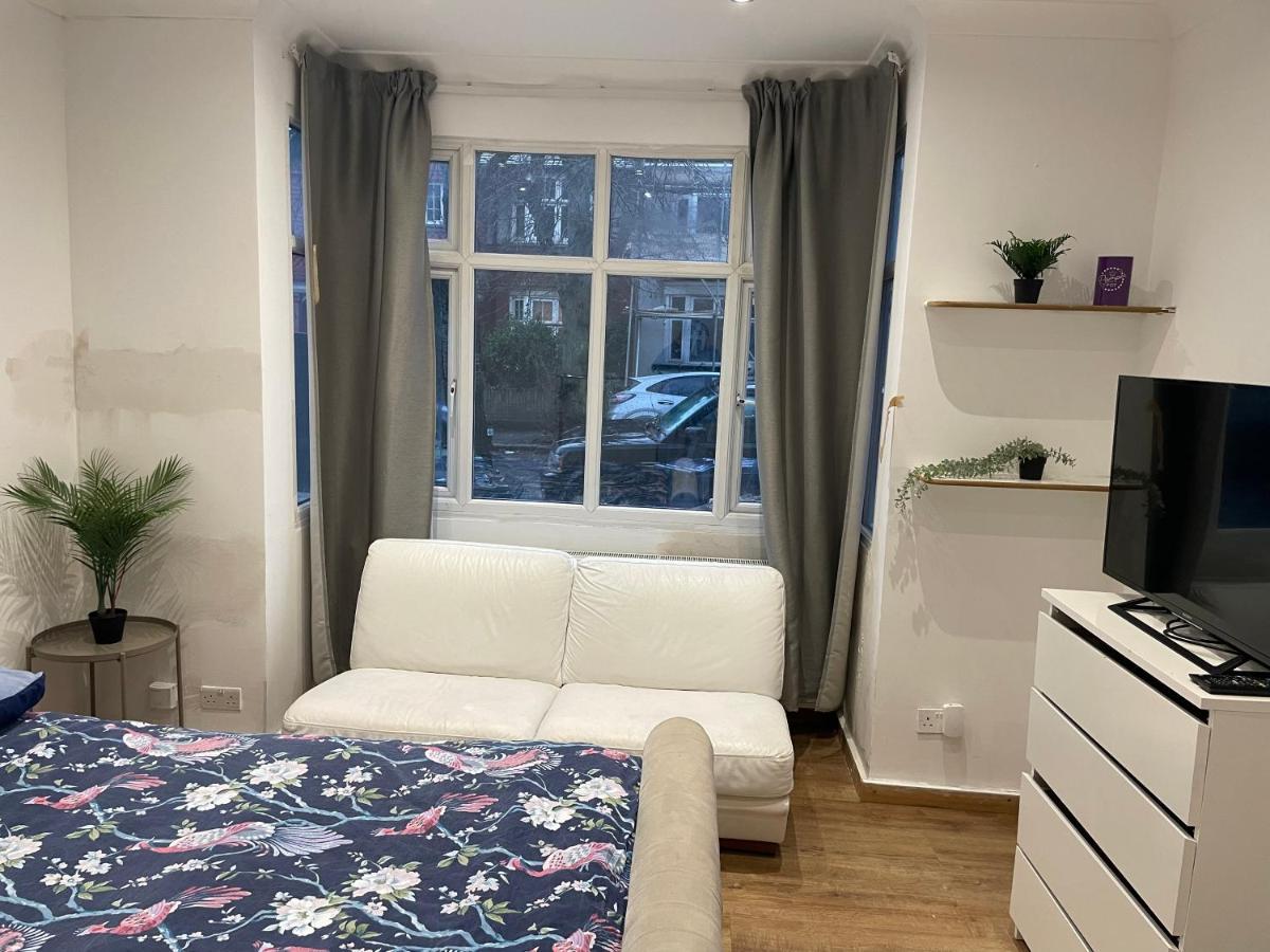 Gæstehus Private Room- Direct Travel Central/ Heathrow London