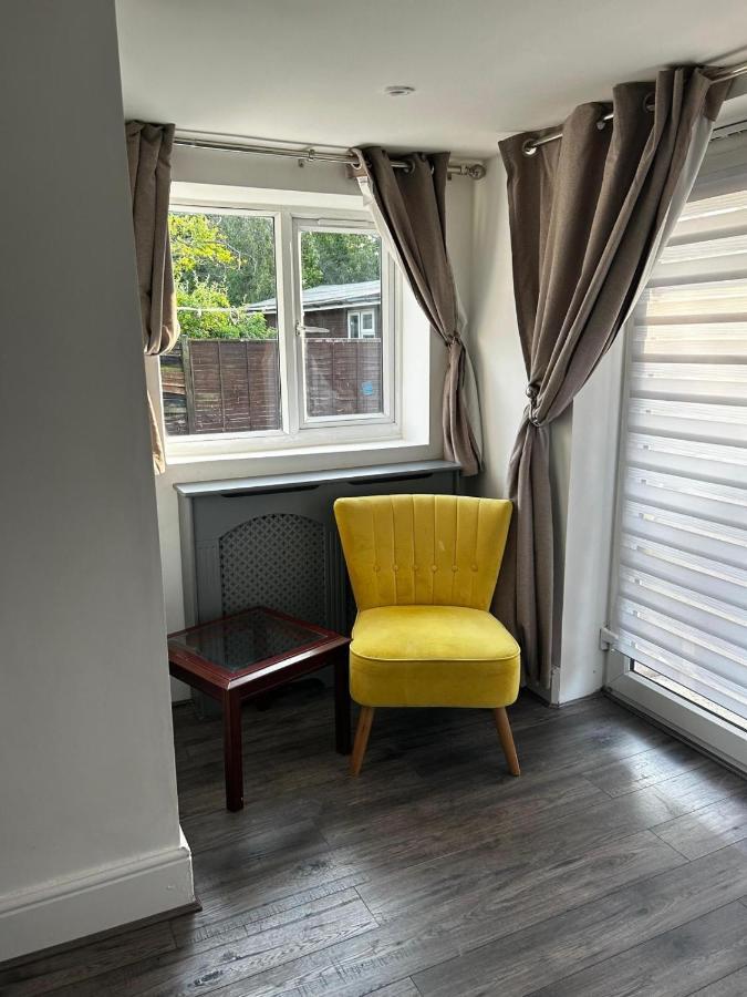 Appartement Acton 2 Bedroom With Two Bathrooms Londen