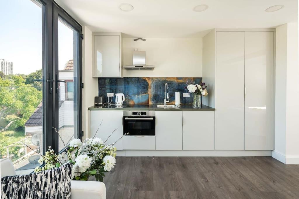 Golders 5 Stars Modern Lägenhet