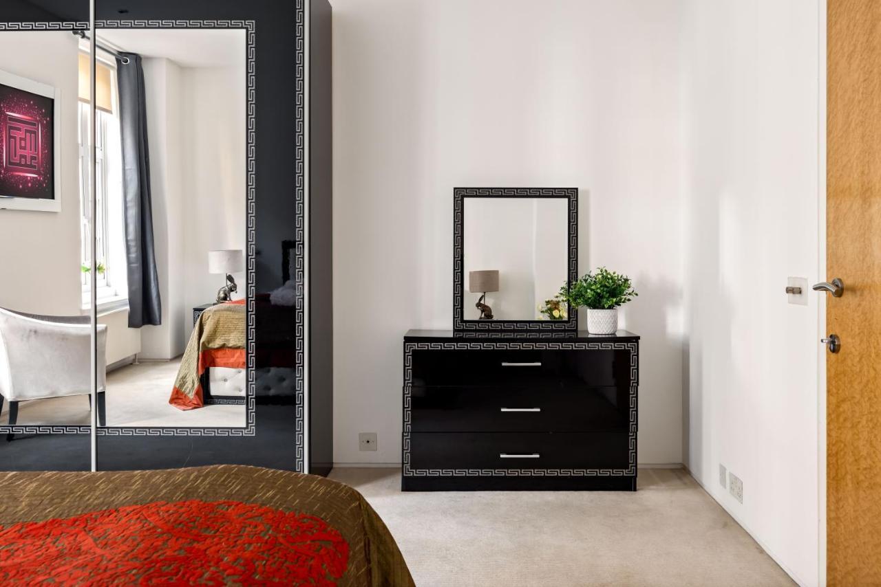 Park Street Mayfair apartments * London