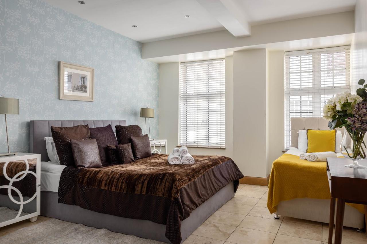 Park Street Mayfair apartments * London