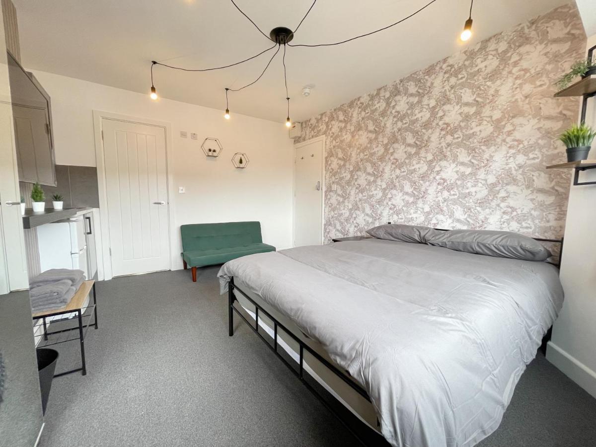 Cosy Bright Close To Wembley Stadium