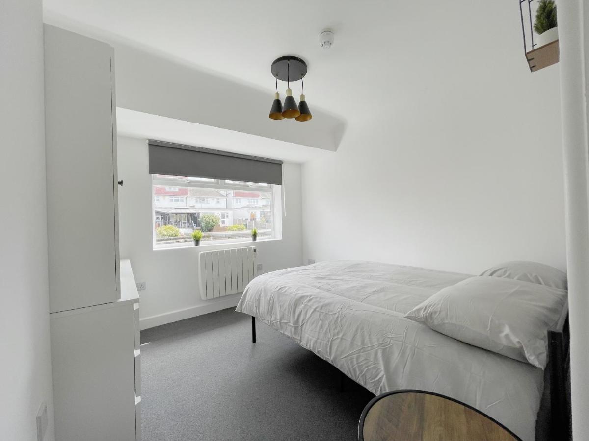 Cosy Bright Close To Wembley Stadium Londen