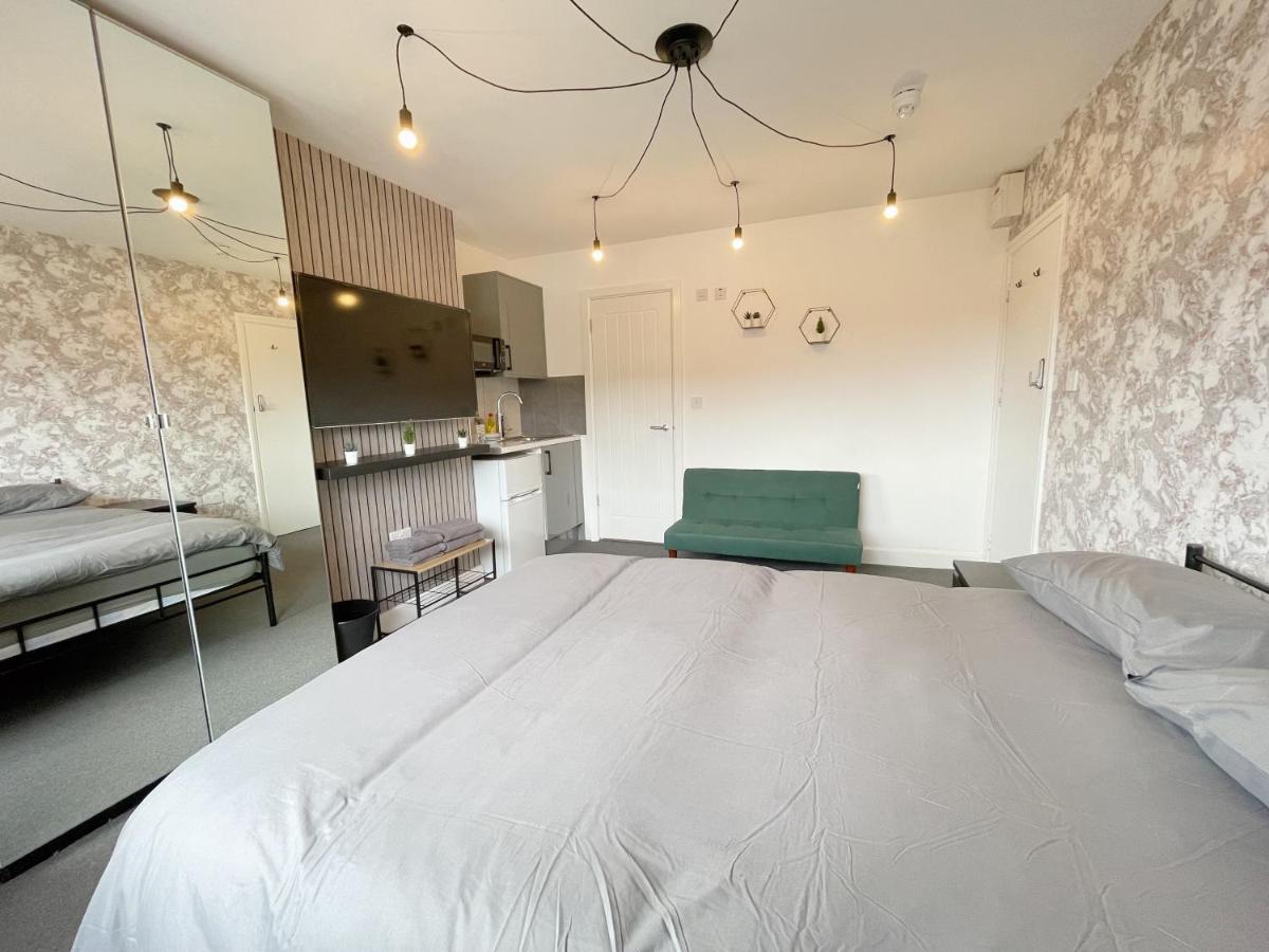 Cosy Bright Close To Wembley Stadium