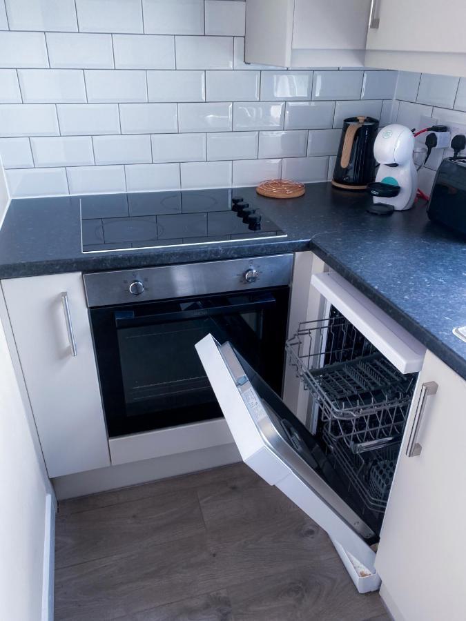 Stylish 1 Bedroom Flat In Wood Appartement *