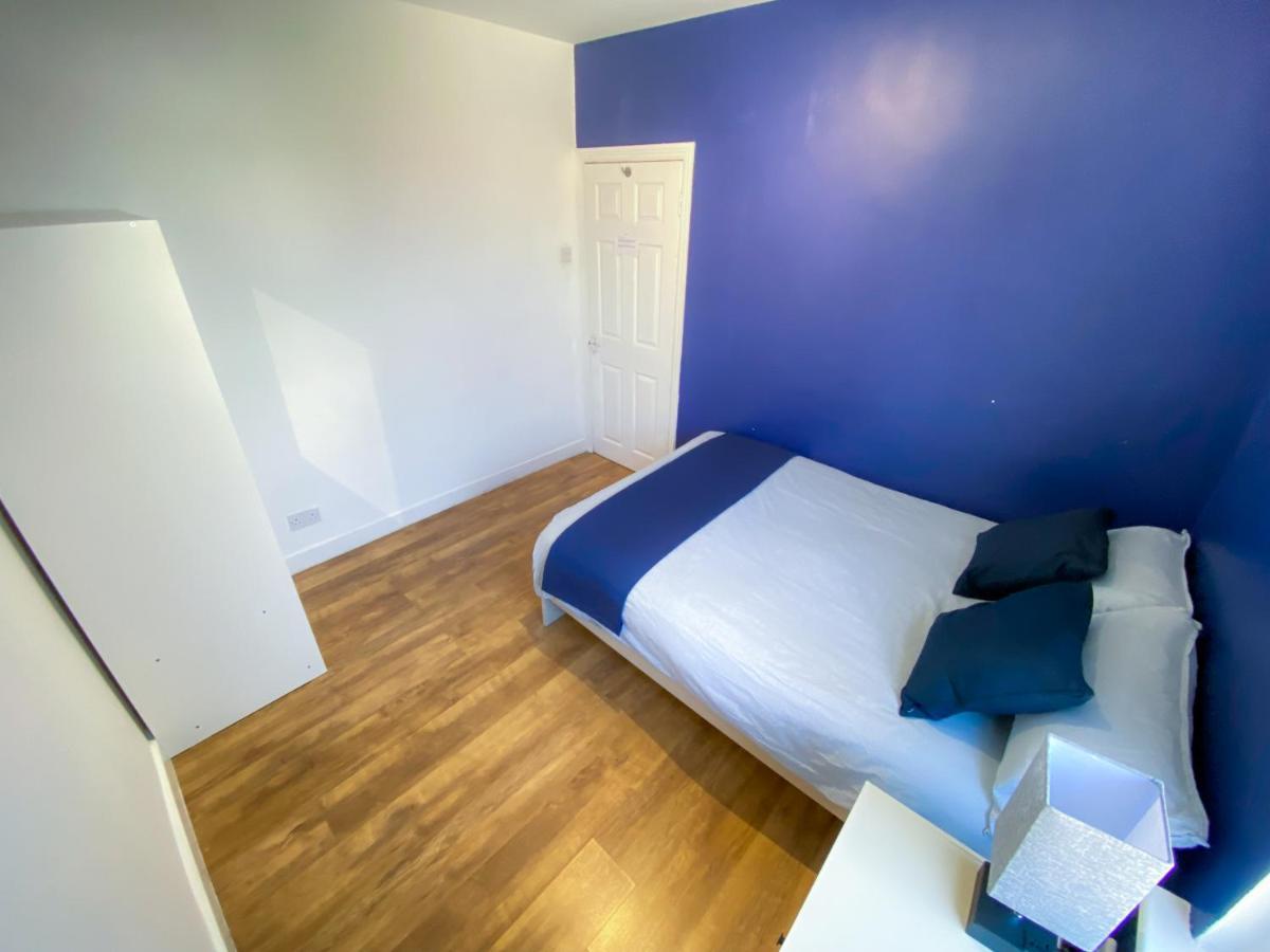 4 Bedroom House Parking & Garden Near Central Holiday home London