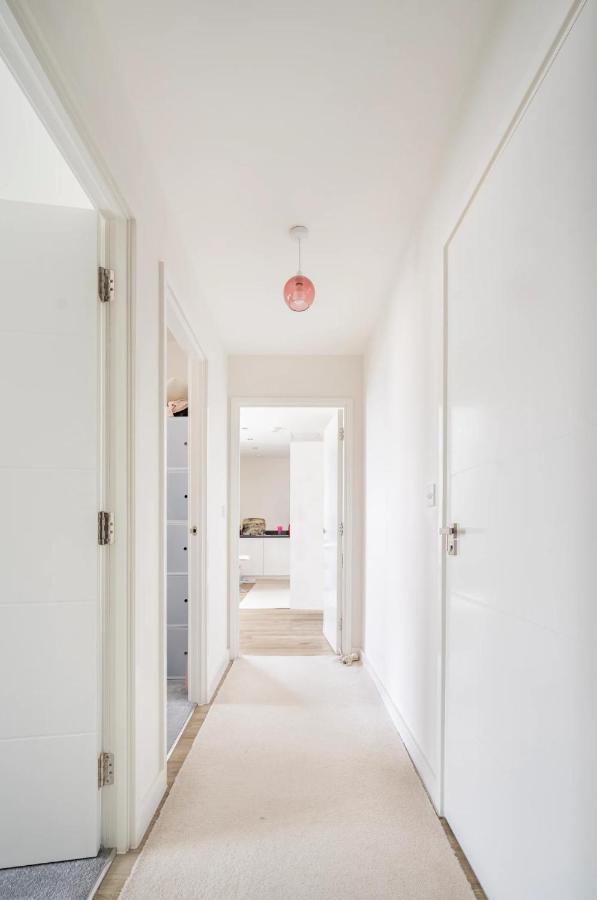 Sunny Luxury Skyline Flat Near Alexandra Palace, Tottenham Stadium & Drumsheds * Londra