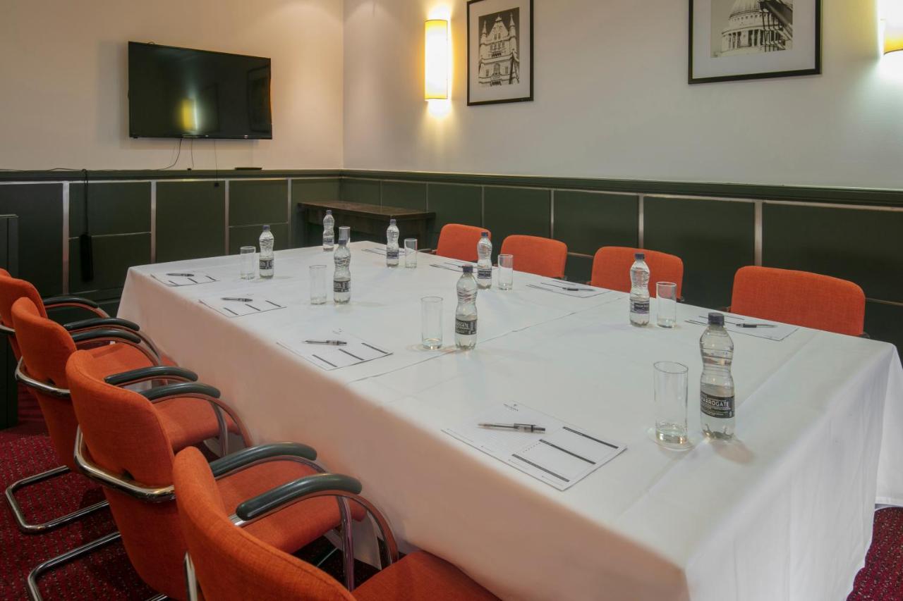 The Crown London, Worldhotels Distinctive 4*