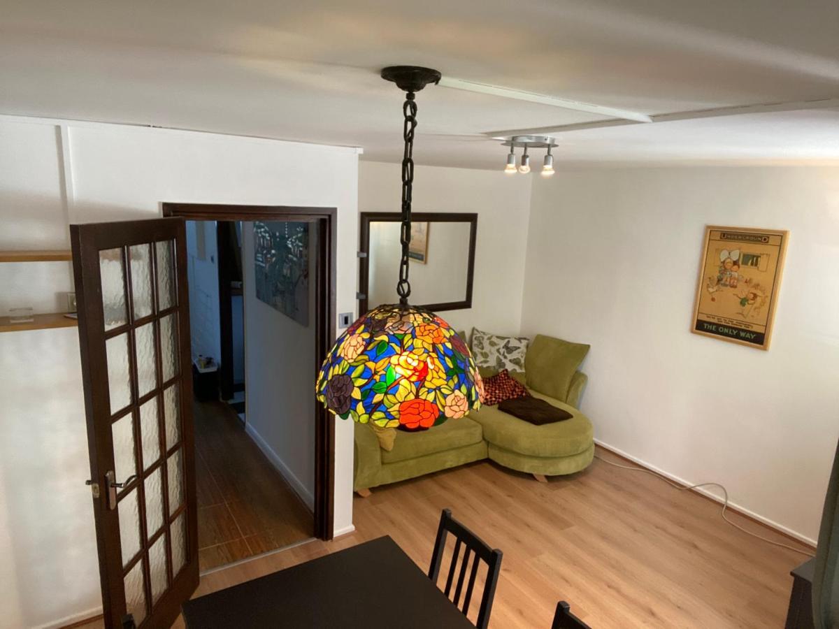 Beautiful 2 Bedroom & Balcony Flat In * Londres