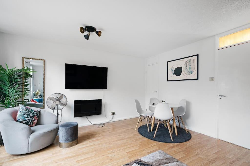 Stunning 4br In * London