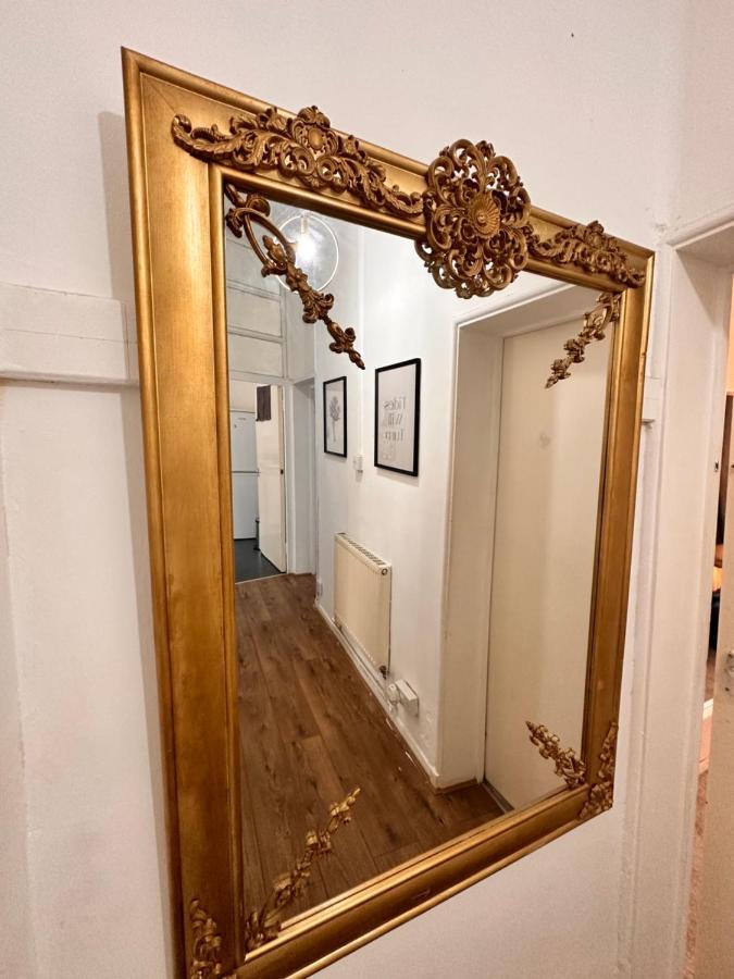 2 Amazing Double In Whitechapel Londen