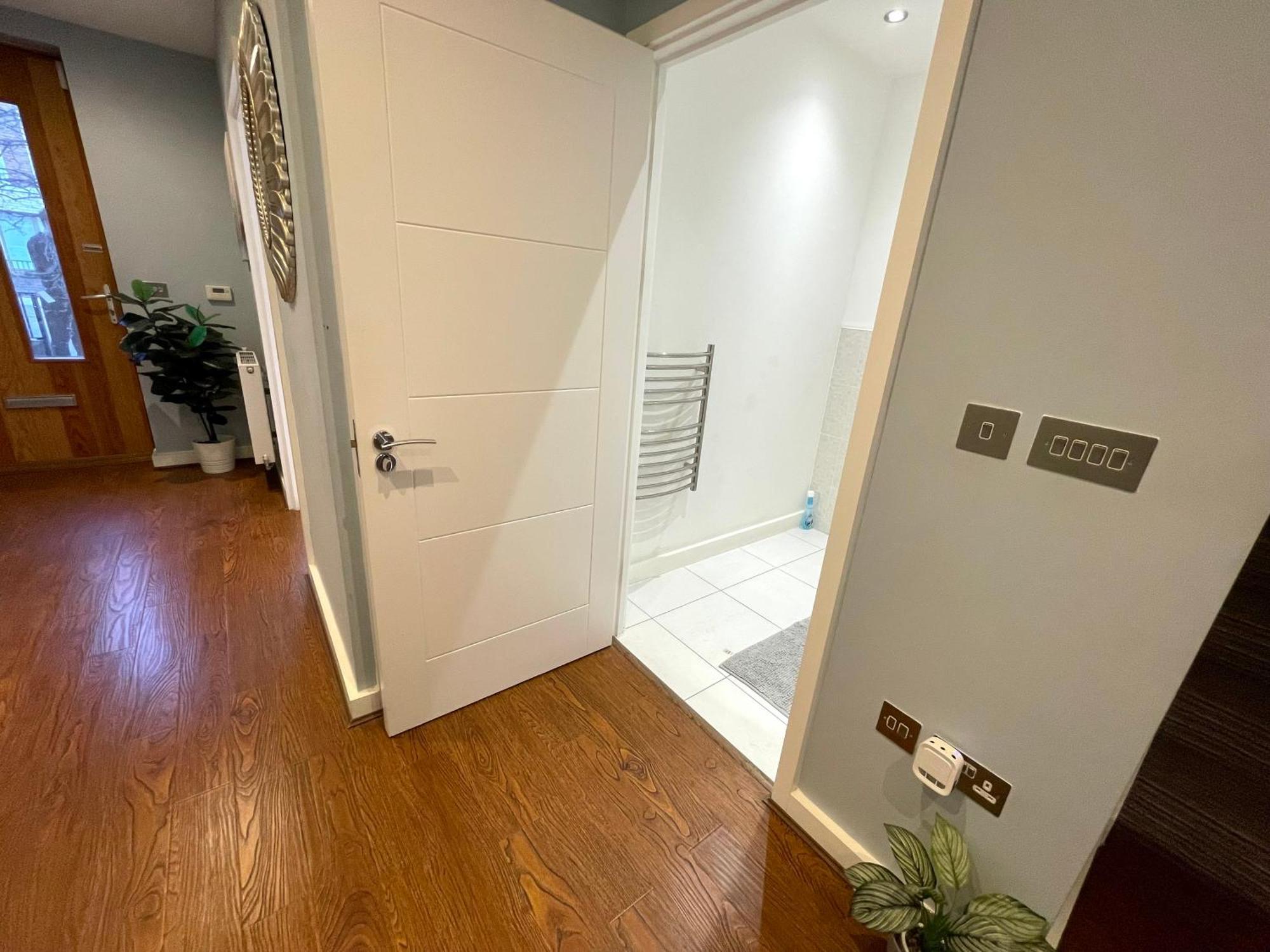 Stratford Luxury House: Spacious Garden Retreat Near Westfield *