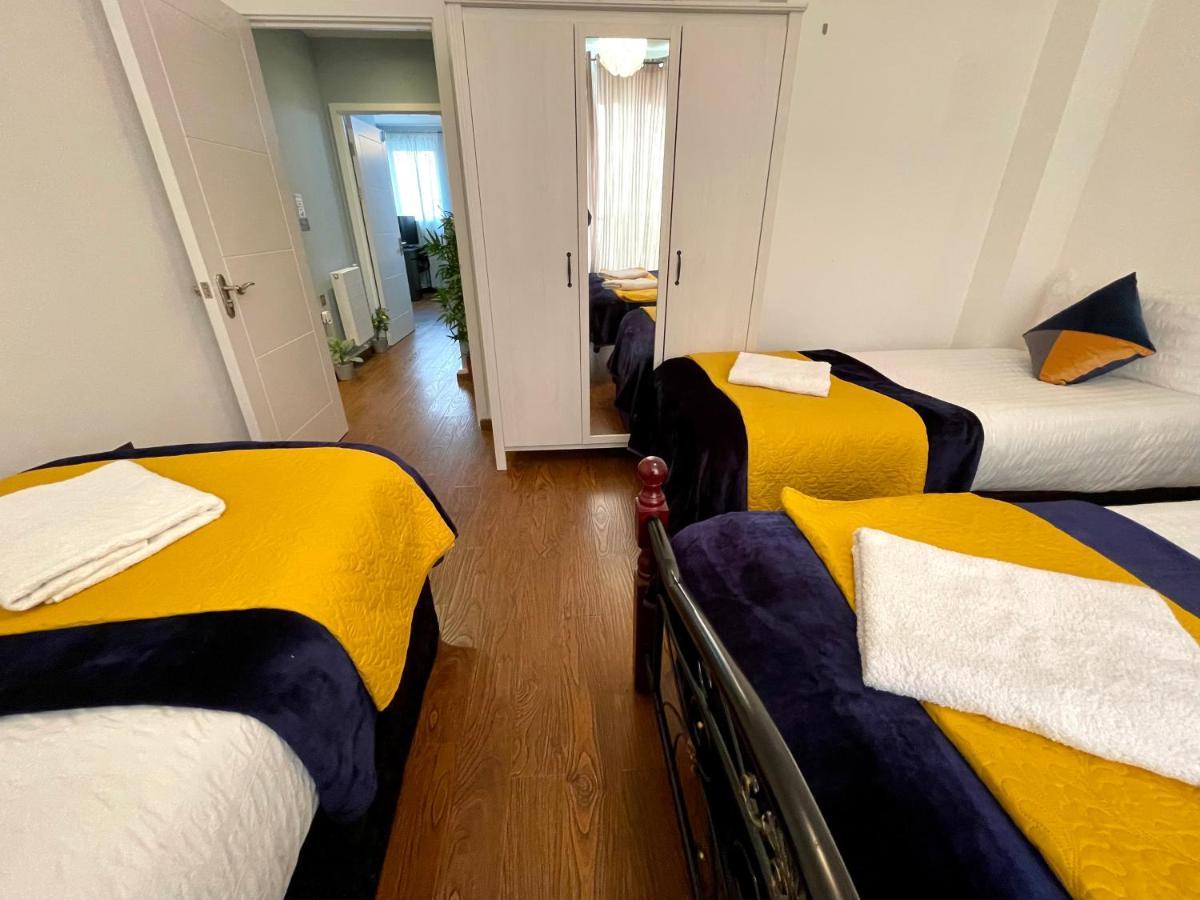 Stratford Luxury House: Spacious Garden Retreat Near Westfield Apartment