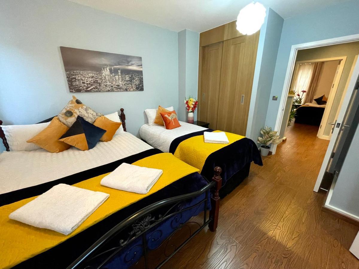 Stratford Luxury House: Spacious Garden Retreat Near Westfield London
