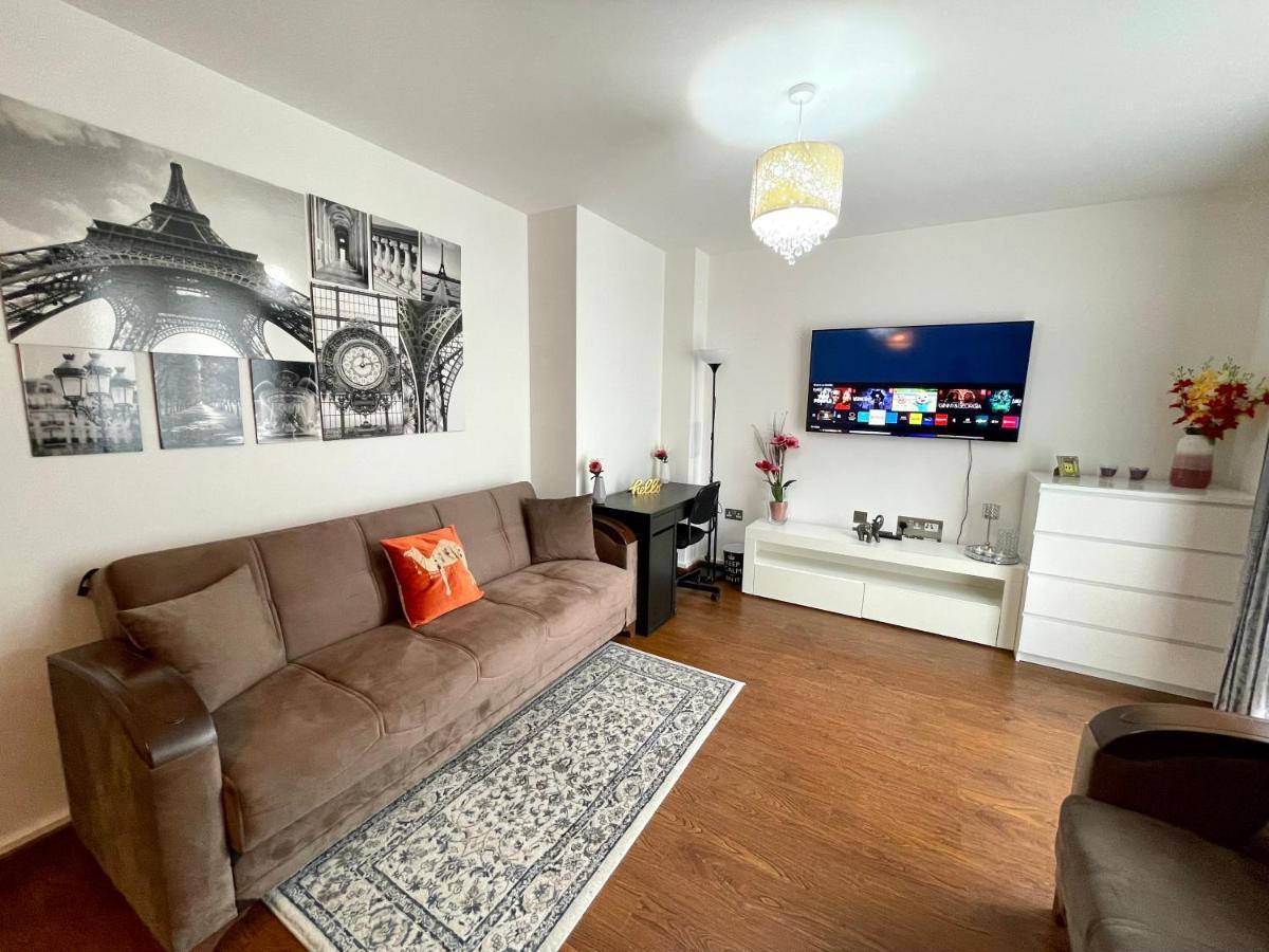 Stratford Luxury House: Spacious Garden Retreat Near Westfield Apartment London