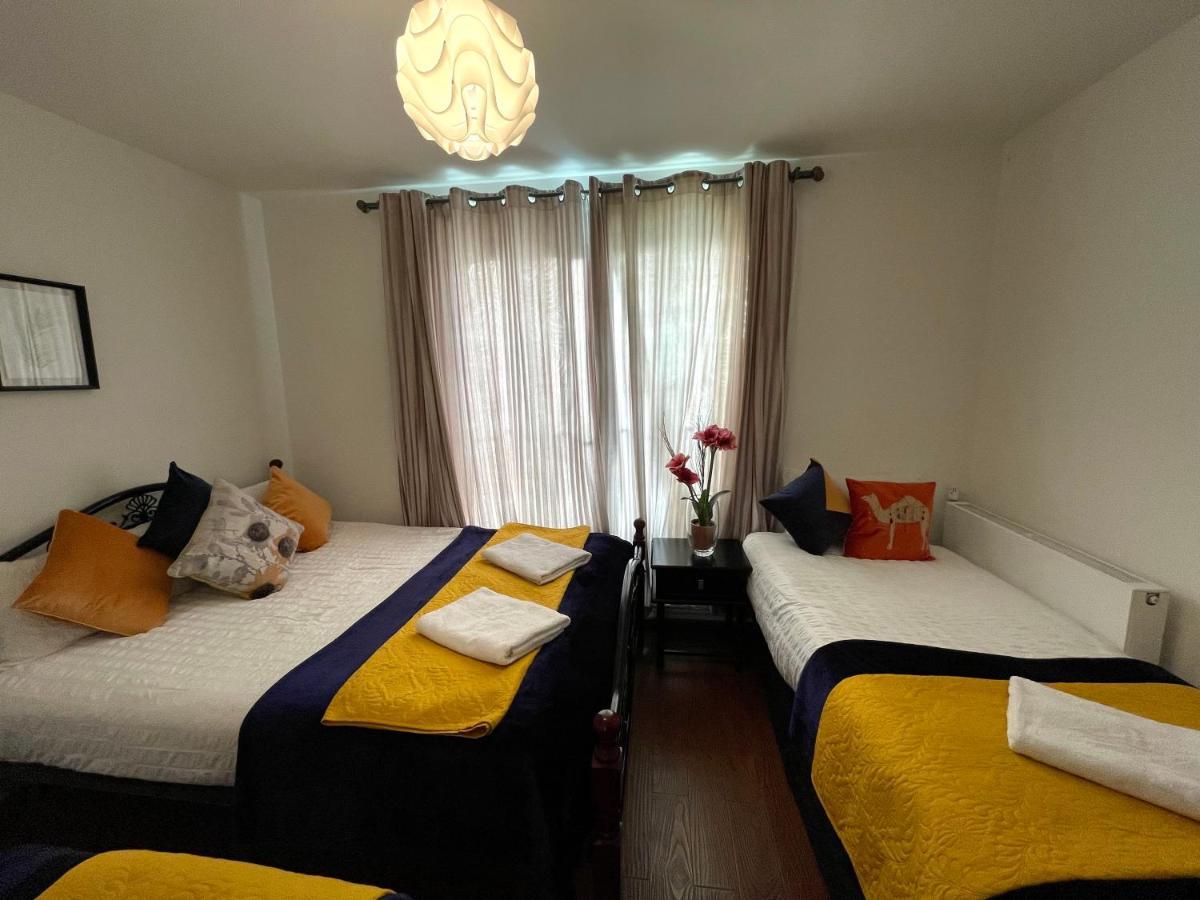 Stratford Luxury House: Spacious Garden Retreat Near Westfield Apartment *