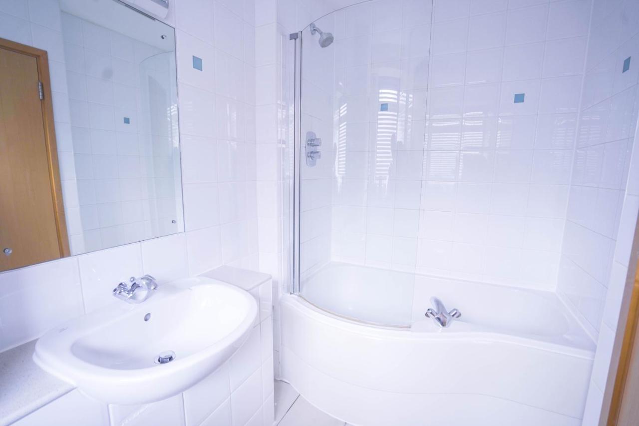 St Christopher's Place Serviced By Globe Apartment