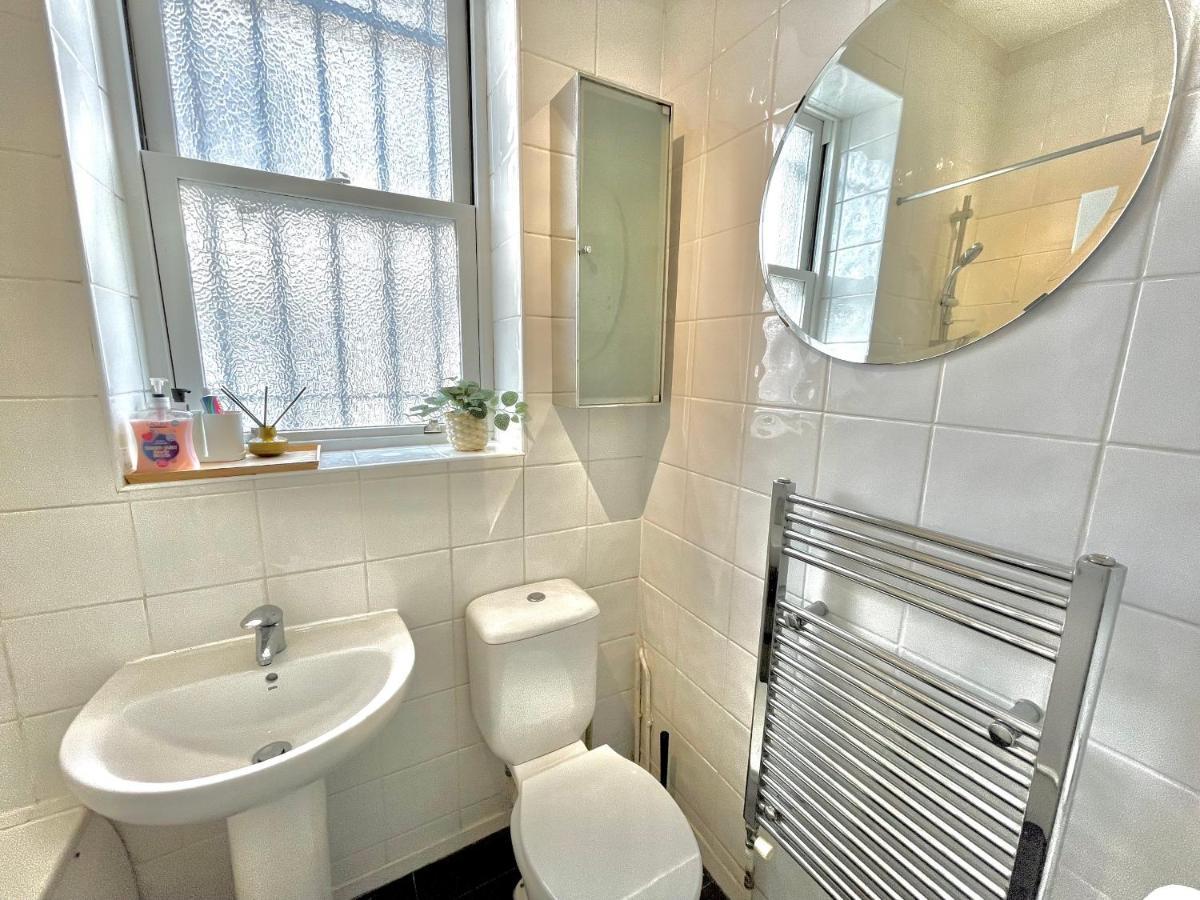 Appartement Archway Station Big Bedroom Flat Londen