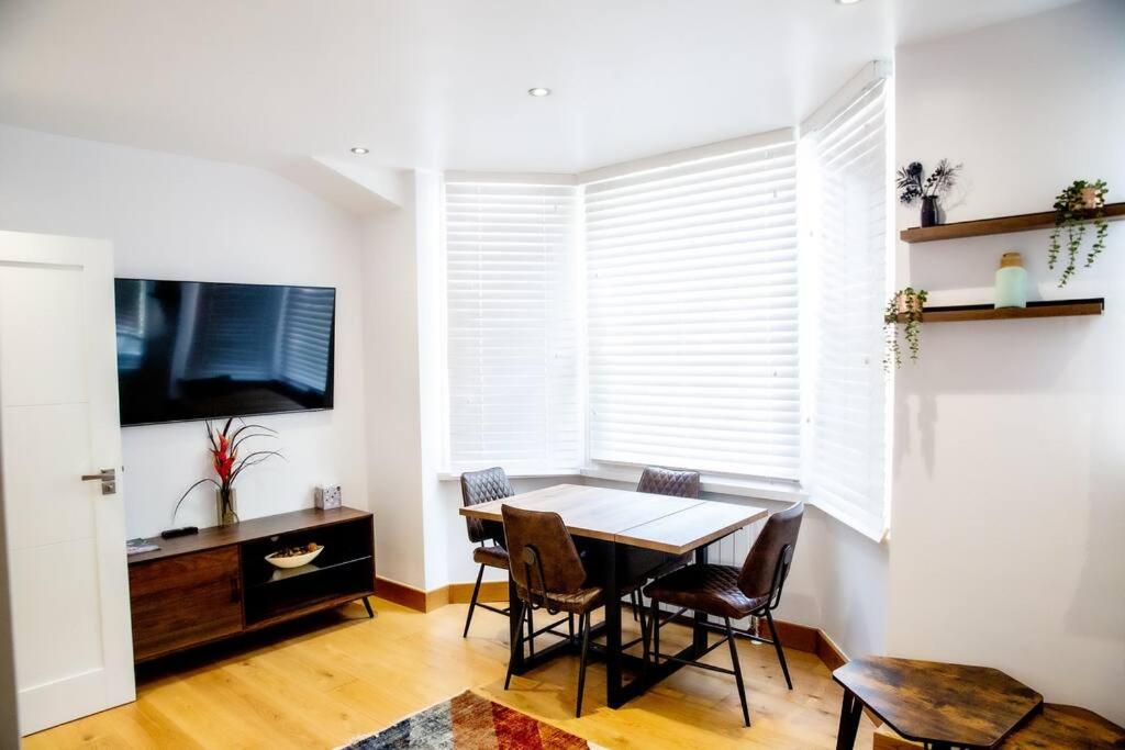 Appartement Airy, 3 Bedrooms, Ensuite , Flat