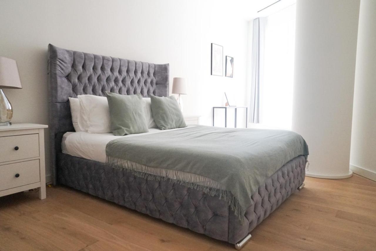 Luxury With Ac By The River * London