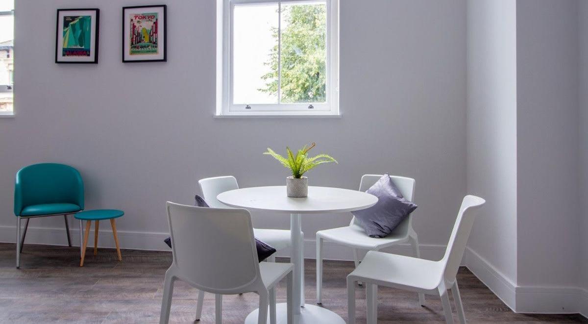 Stunning Modern At Seven Sisters Located In Appartement