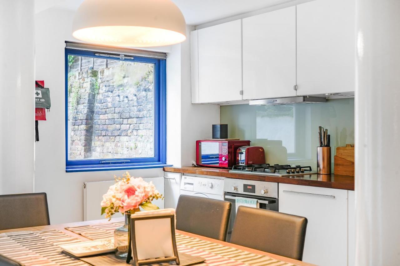 Spacious 2 Bedroom In Camden Appartamento