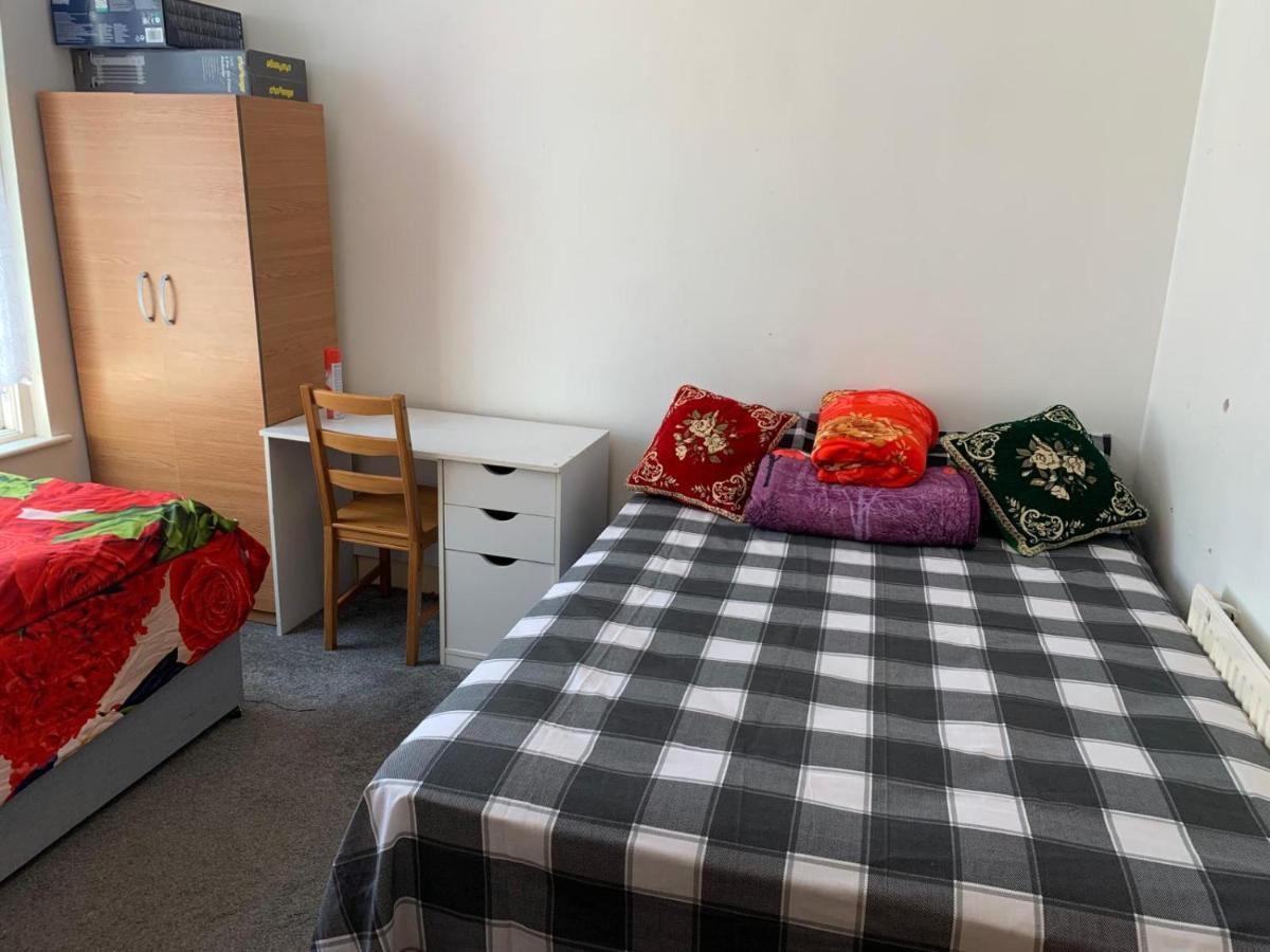 Double Bedroom Near The St Street Rail Station Gasthof London