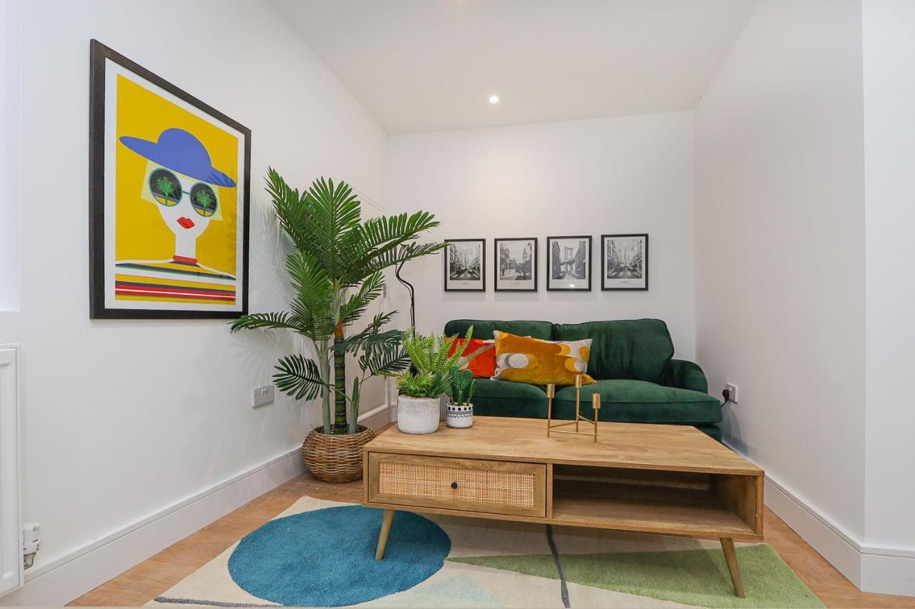 The Secret, 1 Bed Flat With Patio - Zone 2 Lejlighed