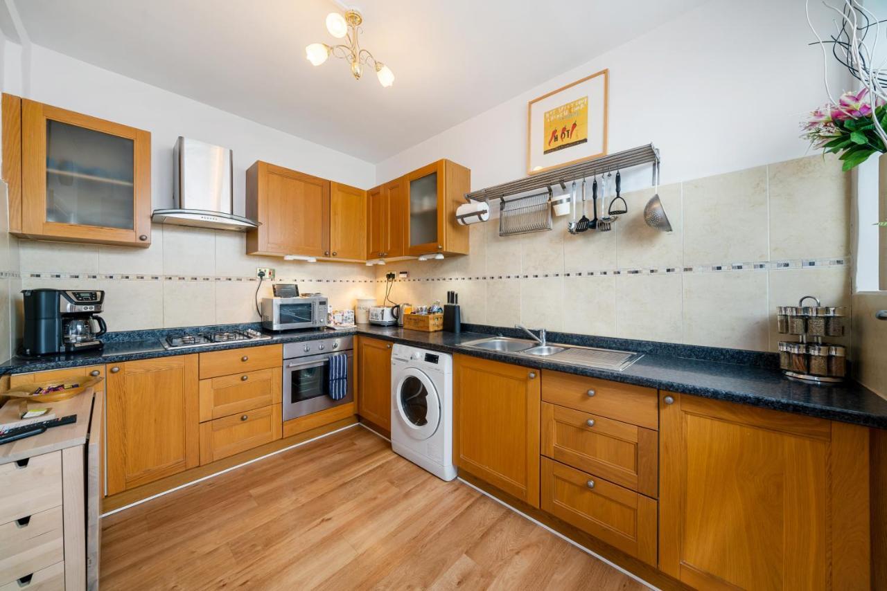 Apartment Lovely Garden Apartment In Wimbledon Town Centre With Private Parking By Wimbledon Holiday Lets London