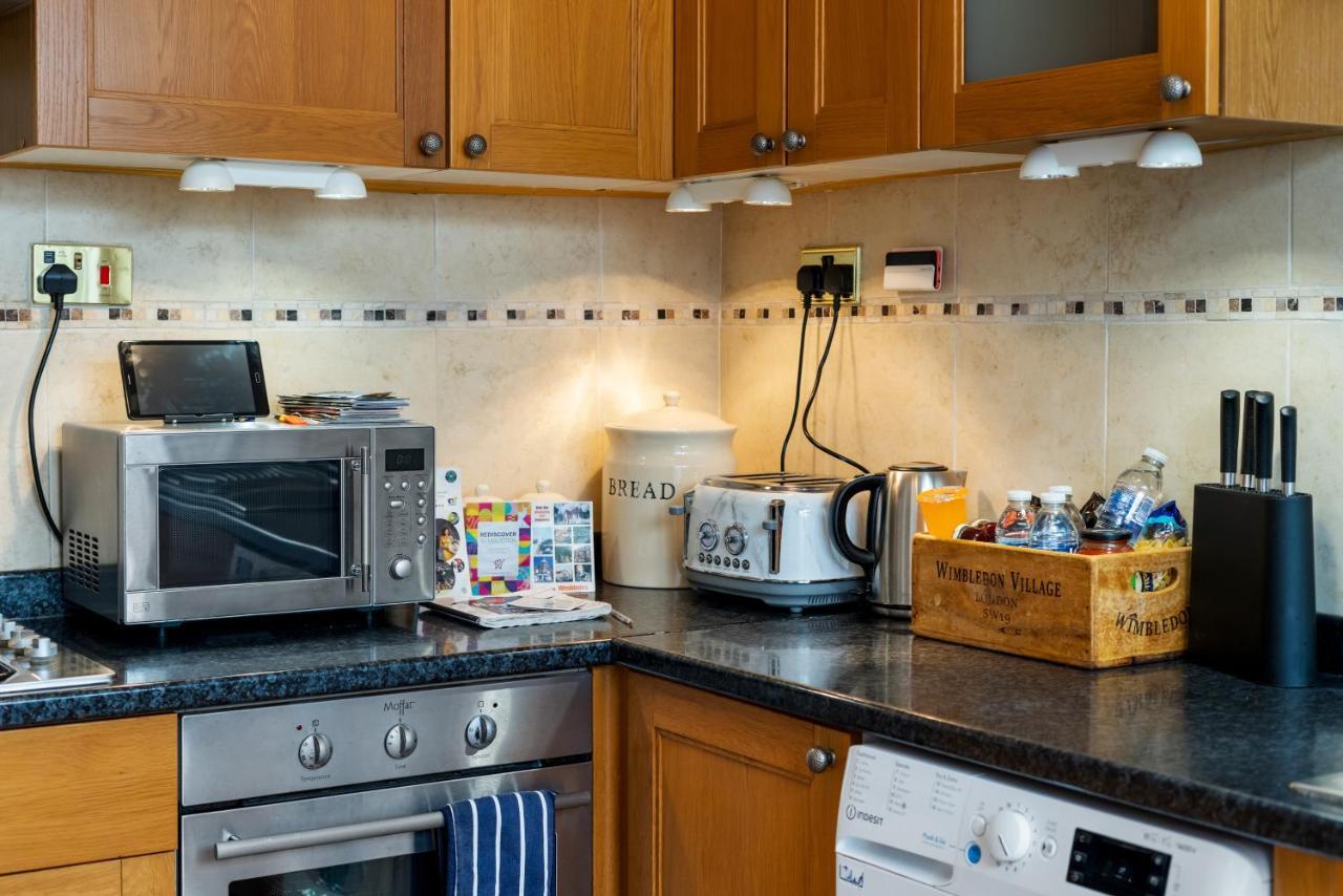 Lovely Garden Apartment In Wimbledon Town Centre With Private Parking By Wimbledon Holiday Lets London