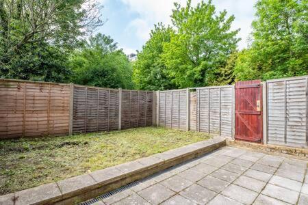 Leilighet Flat With Garden Wpra