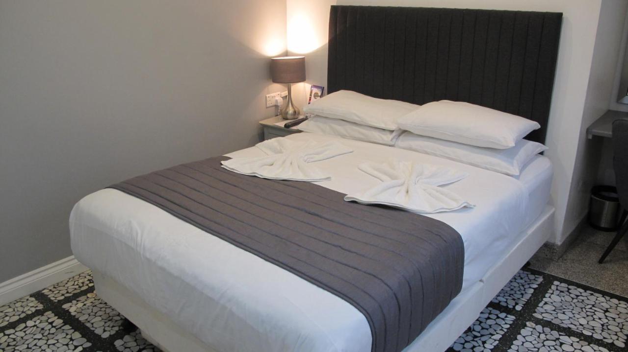 Alhambra Hotel London