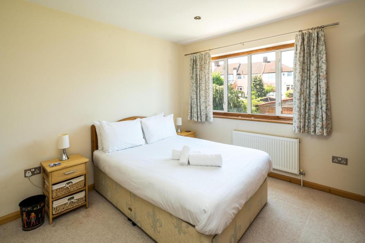 Vakantiehuis Elegant 2bd House With Garden And Decked Patio Londen