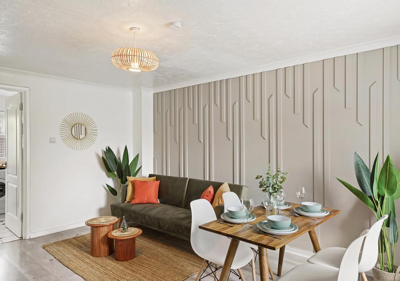 East House Near Tube With Parking Semesterbostad London