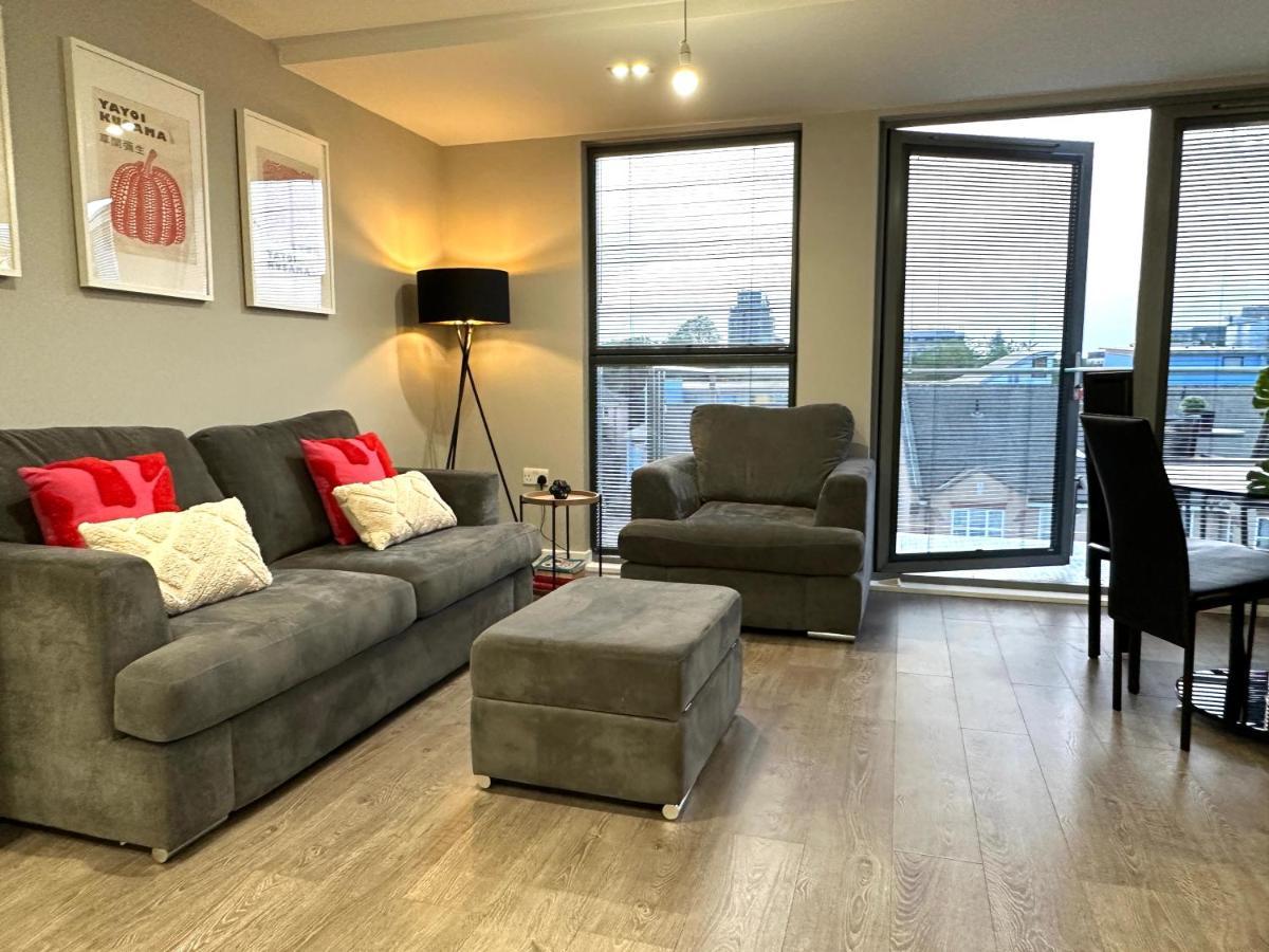Modern 3 Bed Flat With Private Terrace In Shoreditch London