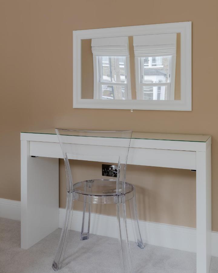 Central, Stylish And Spacious 4 Bedroom House 2,5 Bathrooms In Shepherd's Bush Leilighet London