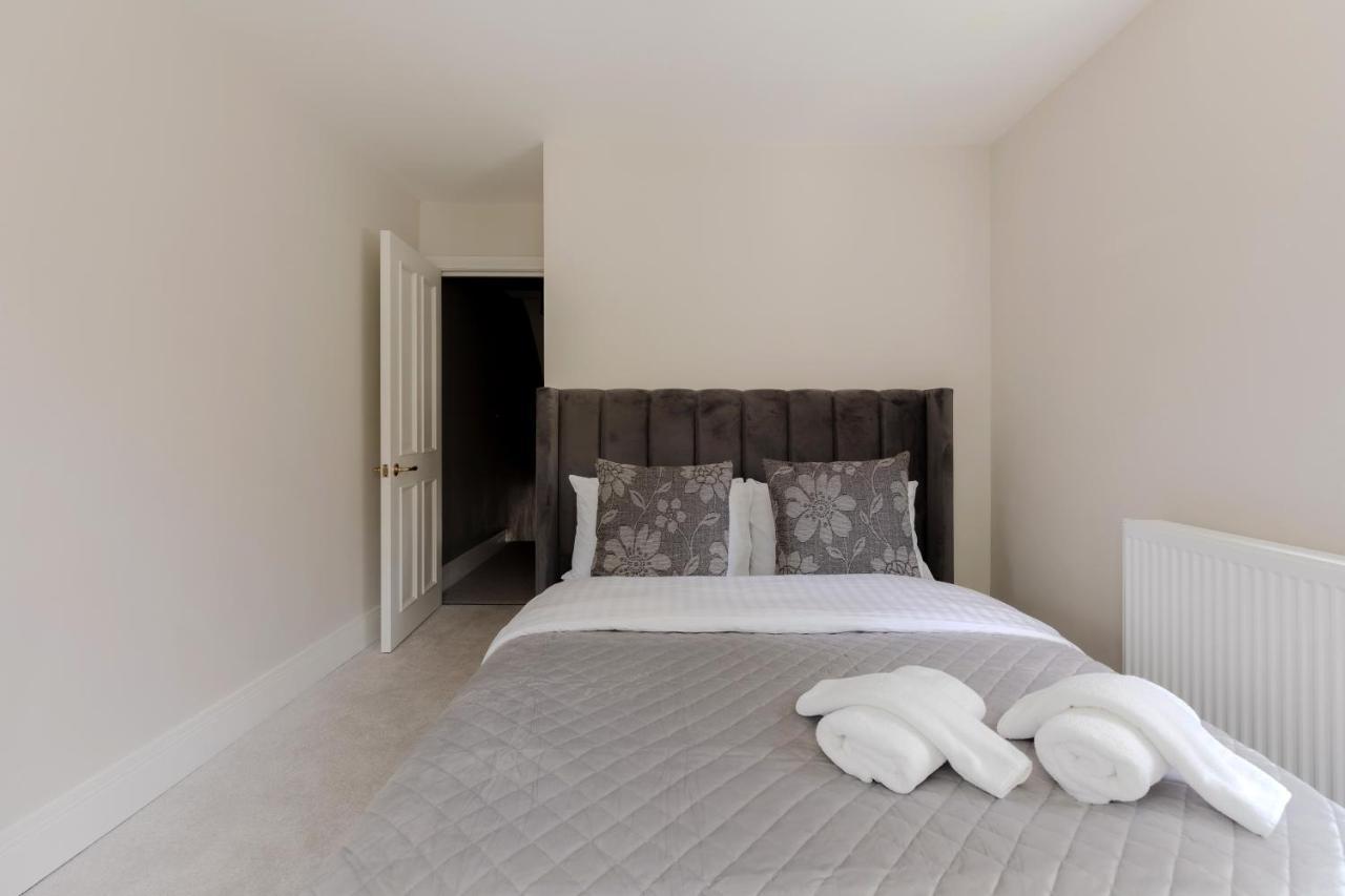 Central, Stylish And Spacious 4 Bedroom House 2,5 Bathrooms In Shepherd's Bush London