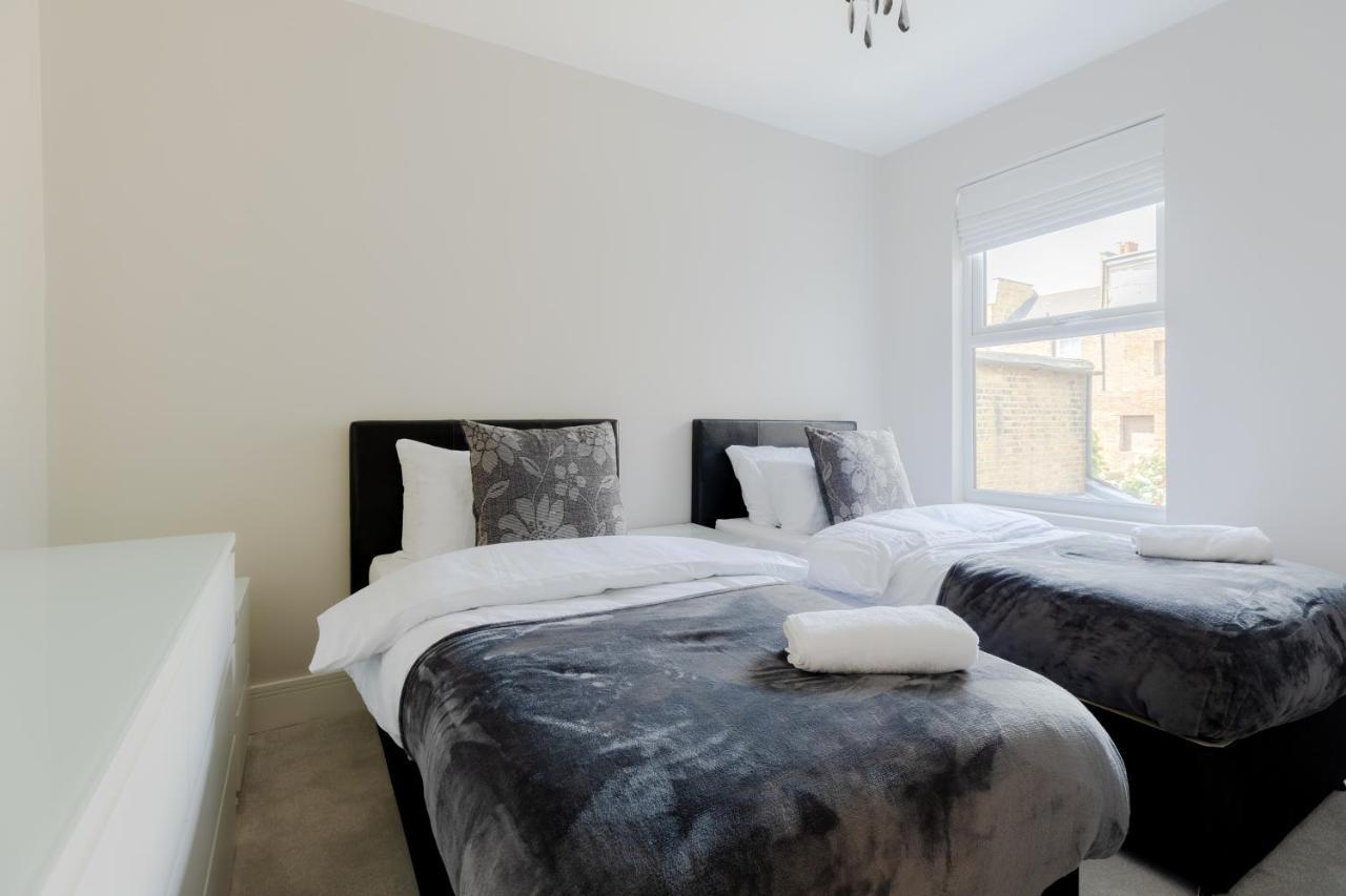 Leilighet Central, Stylish And Spacious 4 Bedroom House 2,5 Bathrooms In Shepherd's Bush London