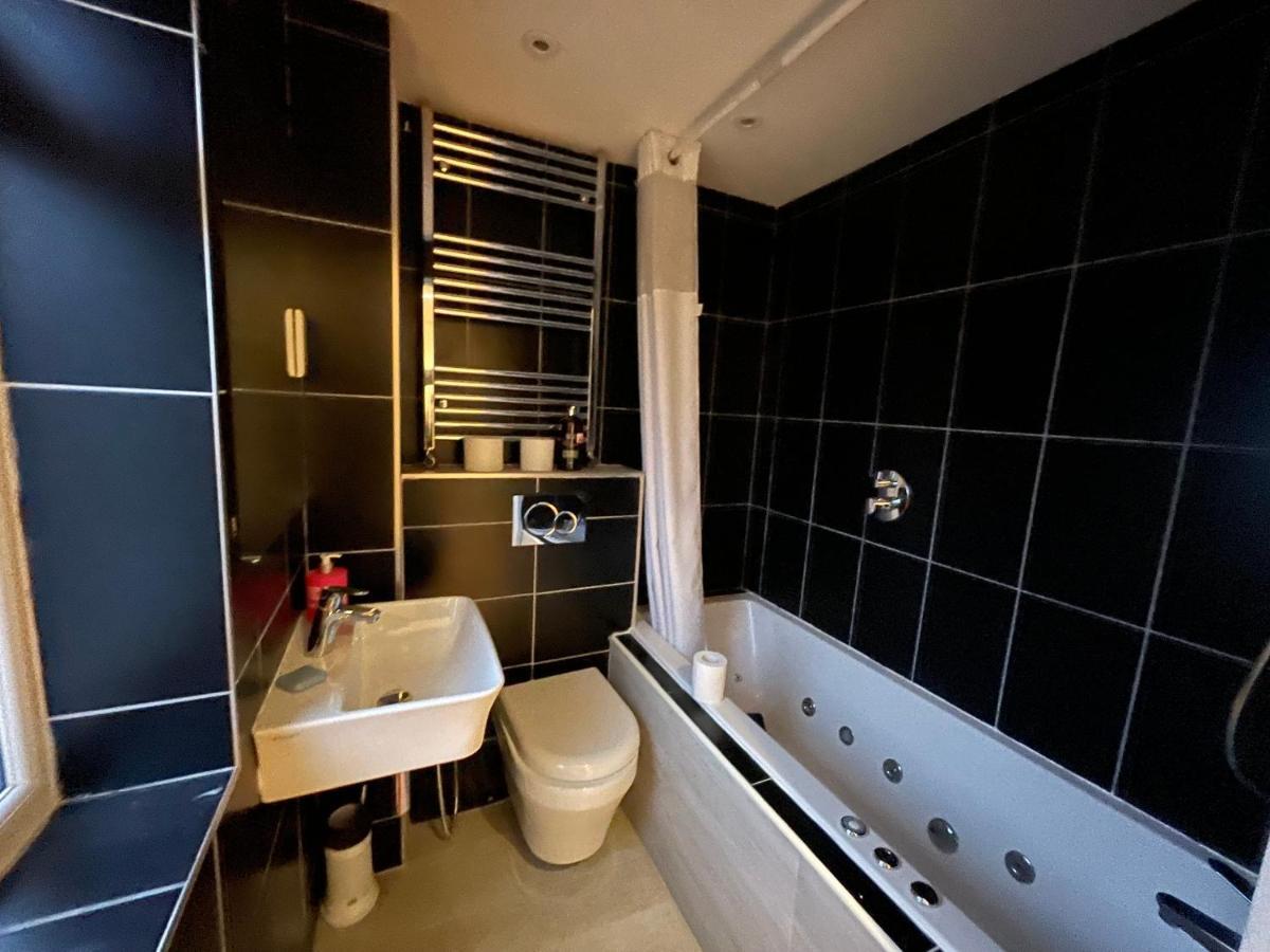 Luxury With Private Bathrooms Homestay