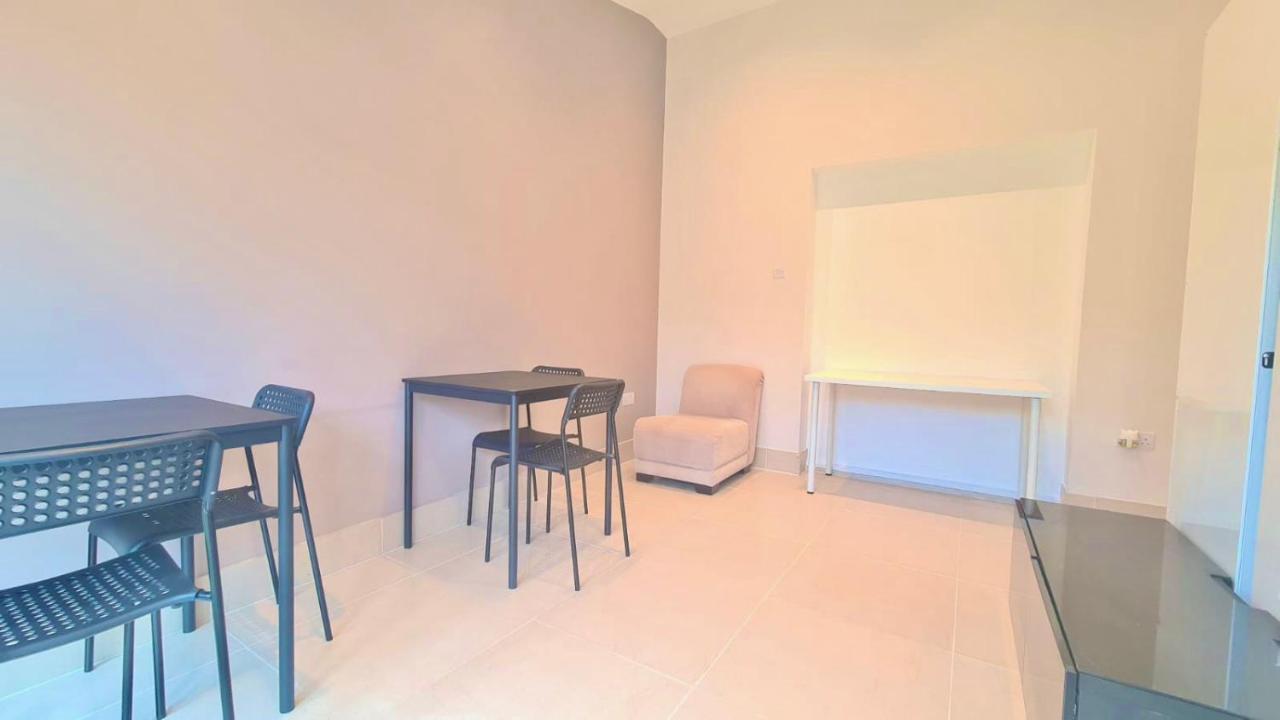 Lovely Private In East Ham Londra