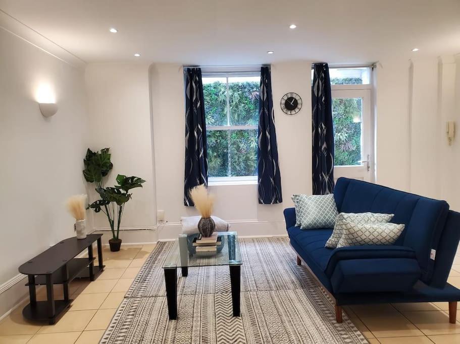 Appartamento Chic Two Bed Flat In Fitzrovia Londra