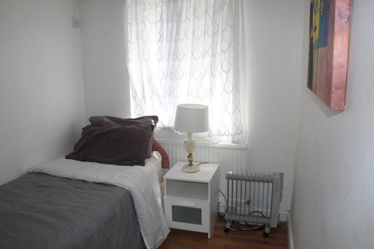 Appartement Grey Double Bedroom